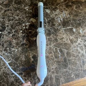 Beachwaver curling iron